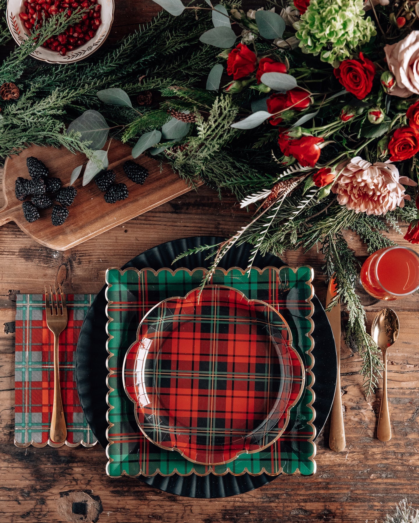 Red Christmas Plaid Round Scalloped Plate