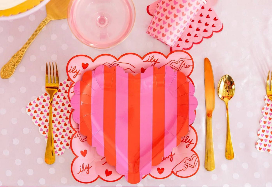 How to Decorate a Table For Valentine's Day