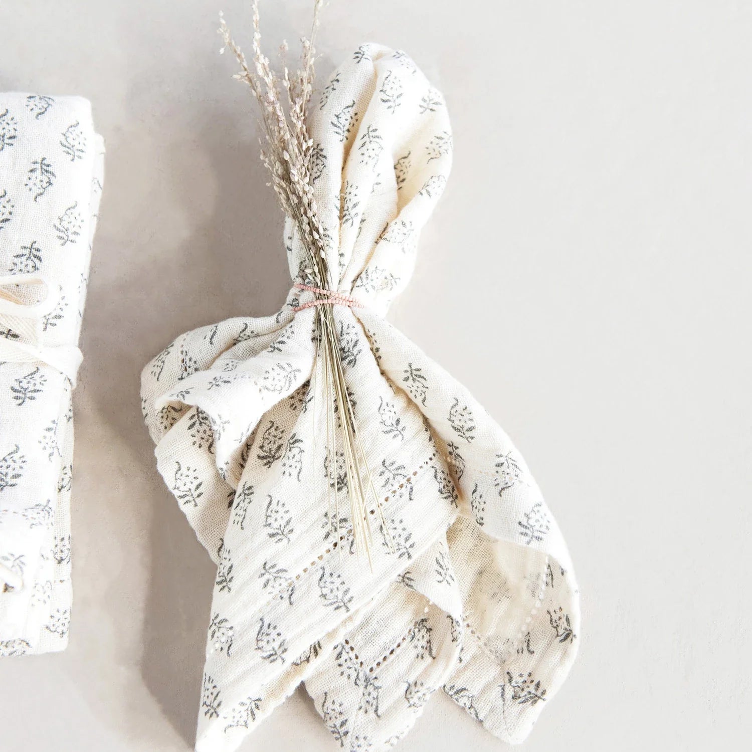 Floral Pattern Napkin (Single)