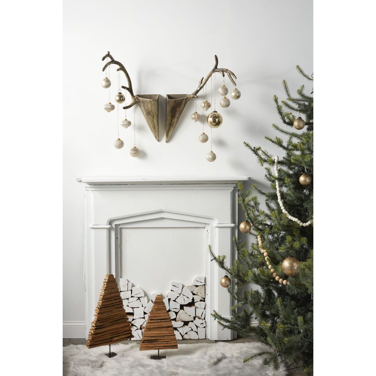 Stemma Ornament 4in
